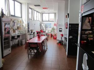 
Un restaurante o sitio para comer en Bilbao Akelarre Hostel
