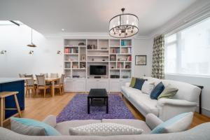 Lovely 4-bed house with free parking near Paddington, West London