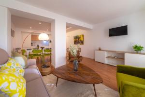 a living room with a couch and a table at Apartamentos Turísticos Torres De Santiago in Úbeda