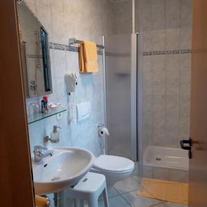 Kylpyhuone majoituspaikassa Gästehaus Niemerg