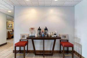 Gallery image of La Quinta by Wyndham Omaha Airport Downtown in Omaha +22 photos