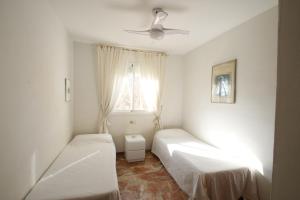 Posteľ alebo postele v izbe v ubytovaní Apartamento Les Palmeres