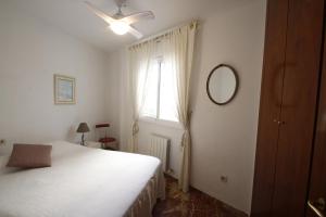 Posteľ alebo postele v izbe v ubytovaní Apartamento Les Palmeres