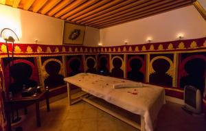 Postel nebo postele na pokoji v ubytování Le Riad Palais d'hotes Suites & Spa Fes