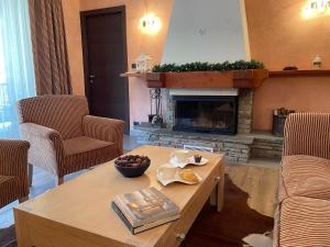 A seating area at Suite - La Casa del Maestro