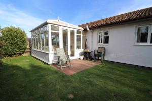 Gallery image of Holiday Bungalow, short drive to 7 Beaches! in St Merryn