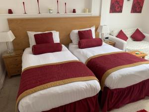 two beds sitting next to each other in a bedroom at Avonpark House in Stratford-upon-Avon