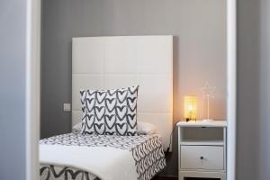 Postel nebo postele na pokoji v ubytování Apartamentos La Estrella iii