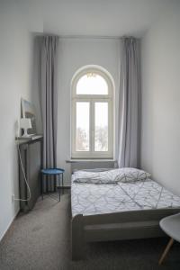 Postel nebo postele na pokoji v ubytování Moon Hostel Warszawa