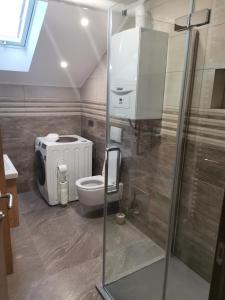 Ein Badezimmer in der Unterkunft Nibela Apartments