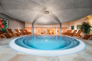 Bazén v ubytování Mooshaus Winterresort nebo v jeho okolí
