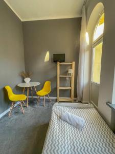 Postel nebo postele na pokoji v ubytování Moon Hostel Warszawa