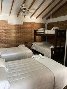 Postel nebo postele na pokoji v ubytování Hotel Boutique Colonial Cartago + 37 fotografií