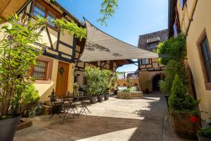 Budova, kde se bed and breakfast nachází + 26 fotografií