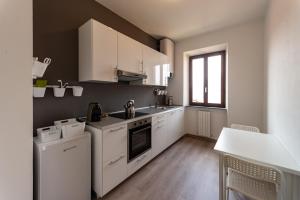 Ett kök eller pentry på Regolo House Apartments