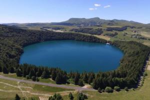 an aerial view of a large lake in the hills at Le Louvre Auvergnat in Royat
