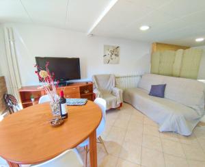 Μια τηλεόραση ή/και κέντρο ψυχαγωγίας στο Apartament MACABEU CIM apartaments