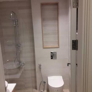 Exquisite Modern 2-bedroom Rental Unit tesisinde bir banyo
