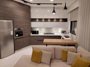 Exquisite Modern 2-bedroom Rental Unit tesisinde mutfak veya mini mutfak