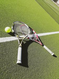 Tenis a/nebo squash v ubytování RMH Lopud Lafodia Resort & Wellness nebo okolí