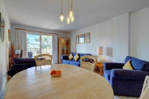 Ruang duduk di Luxury 2 Bed Apt Freeview Tv Wi