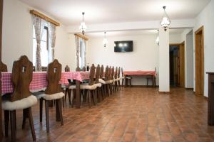 Restorāns vai citas vietas, kur ieturēt maltīti, naktsmītnē Pensiunea Agroturistică Erdélykincse Panzió