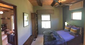 Katil atau katil-katil dalam bilik di River View Cottages