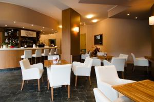 Lounge nebo bar v ubytování Hotel Il Cervo, SPA & Wellness, Bike Hotel