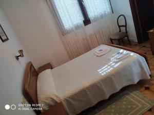 a bed in a room with a table with towels on it at Hostal padornelo in Mondoñedo