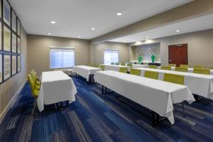 Gallery image of Holiday Inn Express Hotel & Suites Woodhaven, an IHG Hotel in Woodhaven