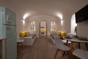 Gallery image of White Orchid Cave House & Studio in Pirgos