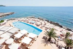 Basen w obiekcie Grupotel Aguait Resort & Spa - Adults Only lub w pobliżu