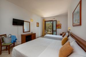 Postel nebo postele na pokoji v ubytování Helios Hotel + 44 fotografií