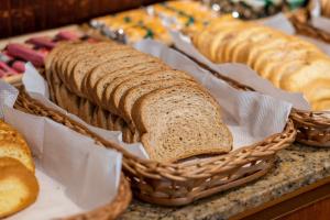 a basket of bread and pastries on a table at Hotel Mount Everest in Nova Friburgo