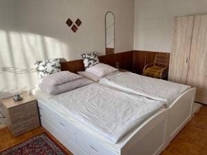 Un pat sau paturi într-o cameră la Oddych pri Martinskych holiach /Mountains vacation
