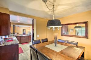 Φωτογραφία από το άλμπουμ του Puget Sound Home with Beautiful Yard and Deck! σε Des Moines