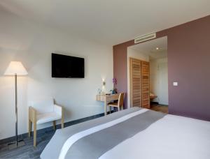 Postel nebo postele na pokoji v ubytování Hotel Carre Noir