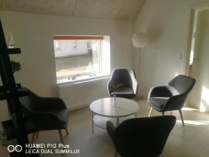 Posezení v ubytování Landevejens B&B Holstebro