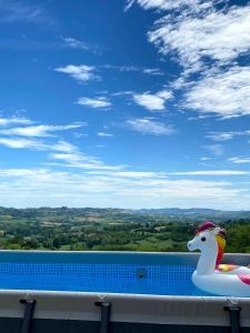 Bazén v ubytování Casa di nonna Ines 1 - Hideaway in Monferrato con Vista sulle Colline, Solarium e Piscina nebo v jeho okolí