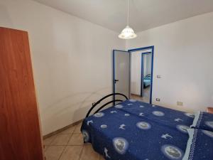 A bed or beds in a room at Appartamento Ghirigoro 2