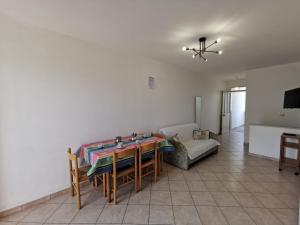 A television and/or entertainment centre at Appartamento Ghirigoro 2