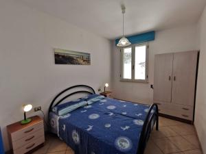 A bed or beds in a room at Appartamento Ghirigoro 2