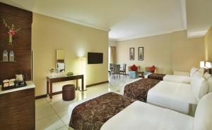 Una cama o camas en una habitación de Gateway Hotel
