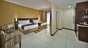 Una cama o camas en una habitación de Gateway Hotel
