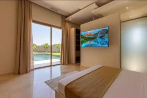 Μια τηλεόραση ή/και κέντρο ψυχαγωγίας στο Villa Green Paradise