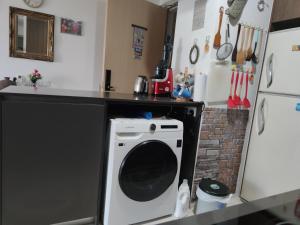 Fotografie z fotogalerie ubytování Kumkum Homestay 3 bedroom suite v destinaci Nusajaya