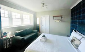 Postel nebo postele na pokoji v ubytování Burlington Guest House