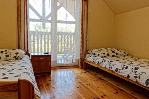 Ένα ή περισσότερα κρεβάτια σε δωμάτιο στο Orlik-Zakątek Wysiadłów