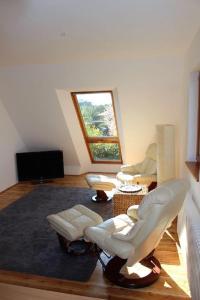 a living room with white furniture and a window at Top Appartement 1 in Rosengarten/Hamburg in Rosengarten