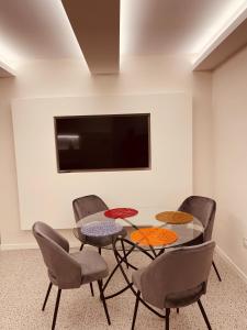 Televízia a/alebo spoločenská miestnosť v ubytovaní Glorizio Loft Tropea